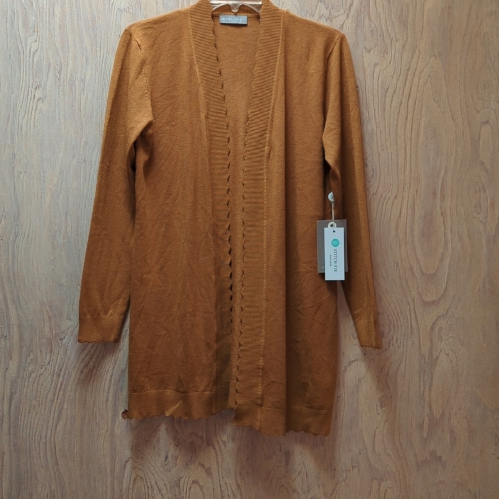 EVOLUTION BY CYRUS Davison Scallop Edge Cardigan Size MP NWT